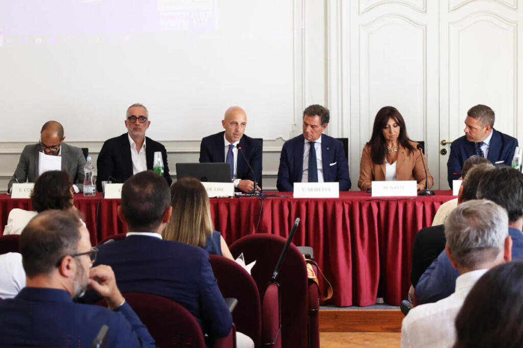 Odcec Napoli - America’s Cup. Da sinistra: Eliseo Cuccaro, Carlo Puca, Matteo De Lise, Vimcenzo Moretta, Marilena Nasti e Danilo Casucci