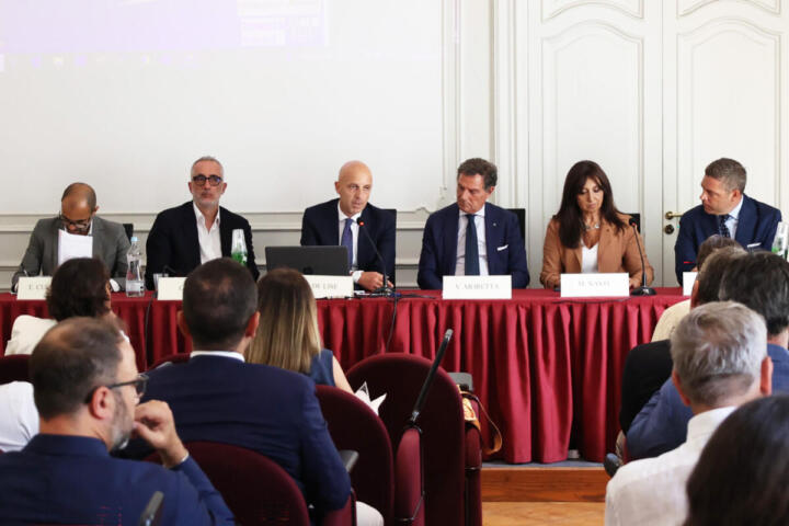 Odcec Napoli - America’s Cup. Da sinistra: Eliseo Cuccaro, Carlo Puca, Matteo De Lise, Vimcenzo Moretta, Marilena Nasti e Danilo Casucci
