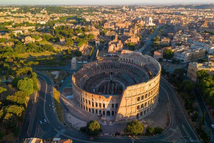 Roma guarda con preoccupazione al mondo: terrorismo e tensioni sociali tra le paure principali