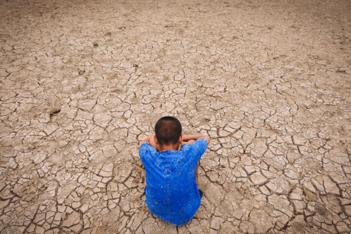 Unicef: 1,1 miliardi di bambini esposti a tre pericoli climatici, in Italia oltre 6 milioni minacciati da caldo e siccità