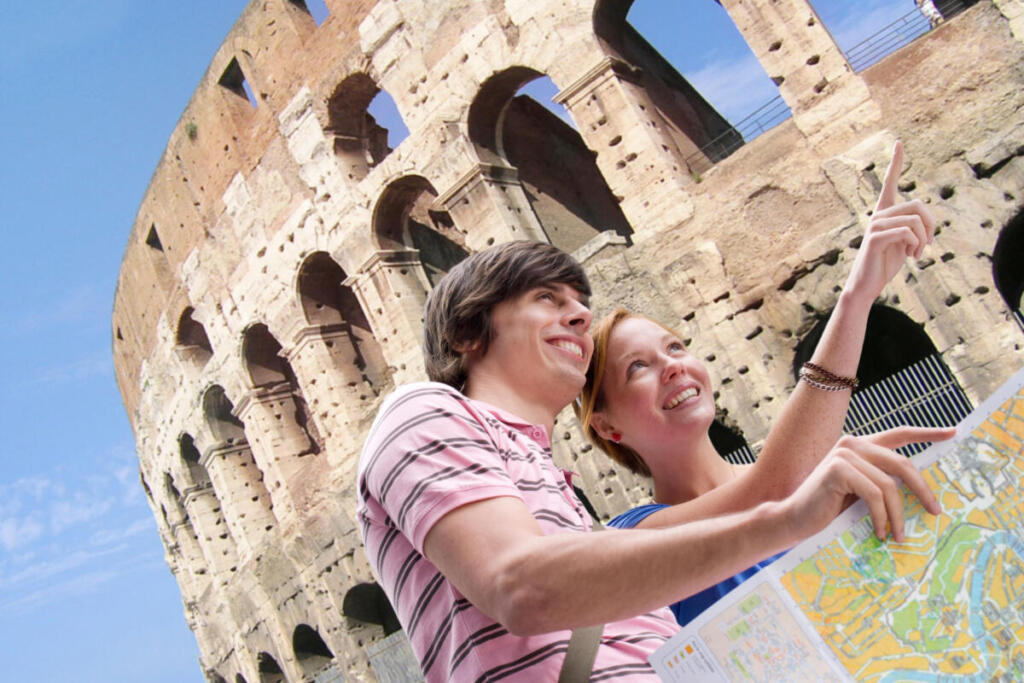 Turismo, l’Italia fa il pieno di presenze ma perde la sfida del valore: la Spagna incassa il doppio