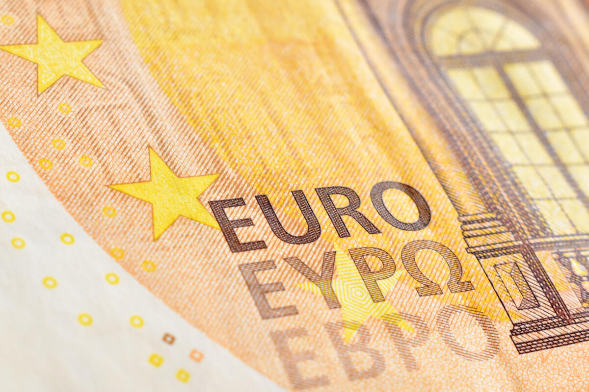 Bce, inflazione rivista al rialzo: crescita più debole nell’area euro