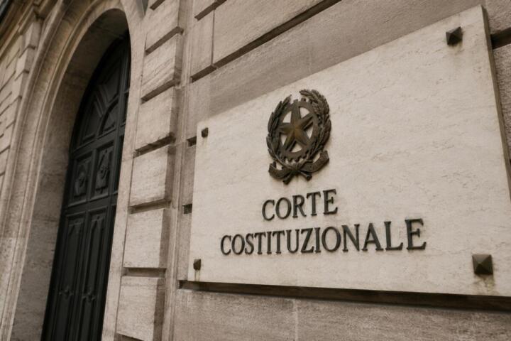 Consulta: sanzioni sproporzionate, illegittima la disciplina sulla decenza pubblica