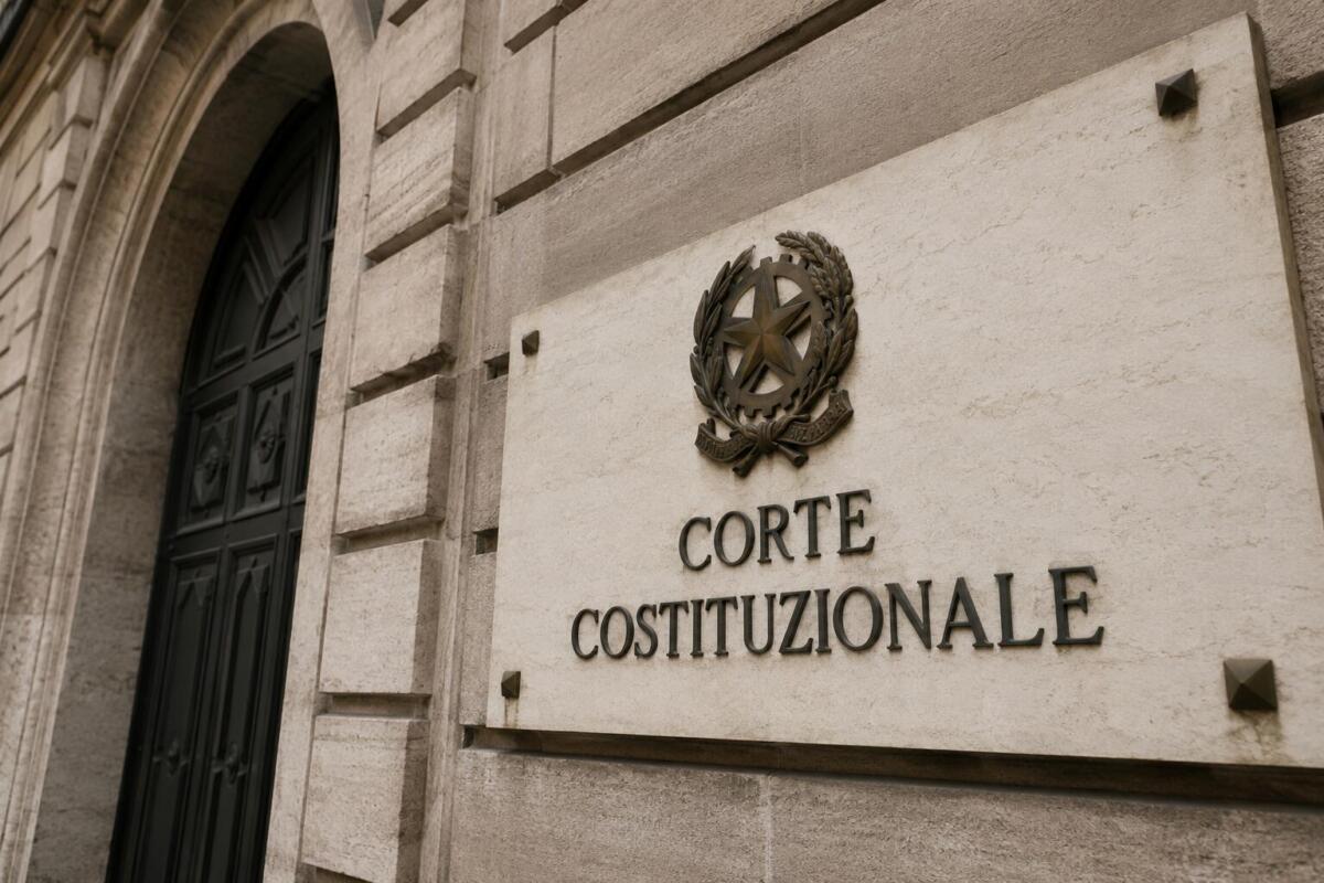 Consulta: sanzioni sproporzionate, illegittima la disciplina sulla decenza pubblica
