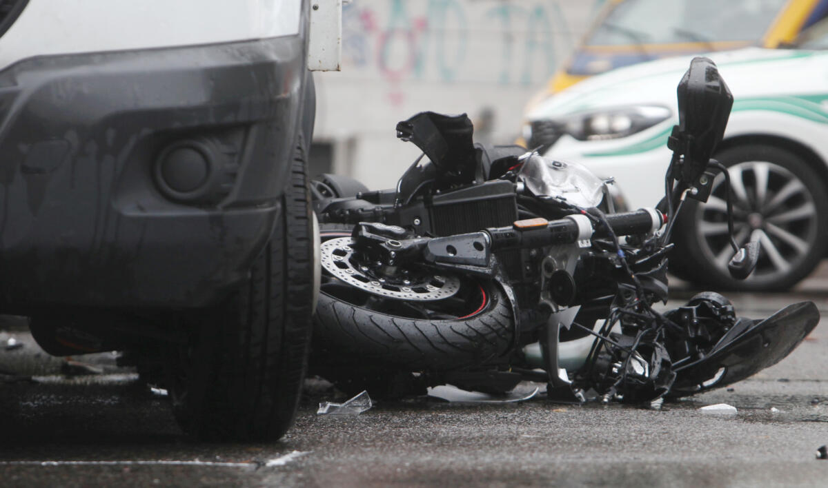 Incidenti, meno vittime ma più schianti: allarme giovani e utenti fragili sulle strade