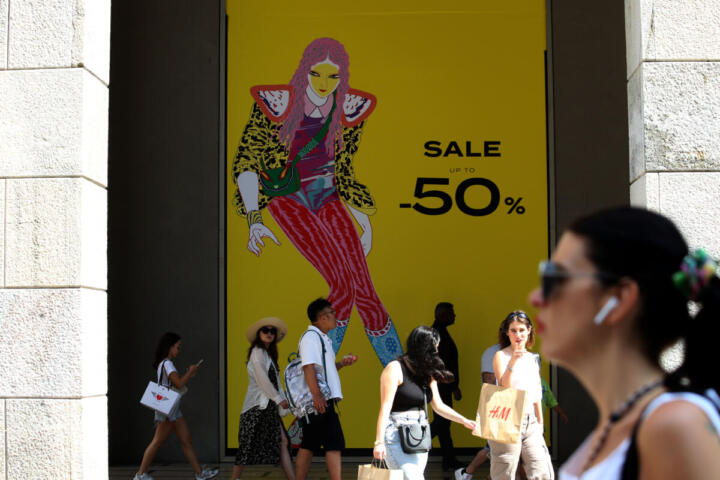 Saldi estivi al via il 4 luglio: giro d'affari da 3,2 miliardi di euro