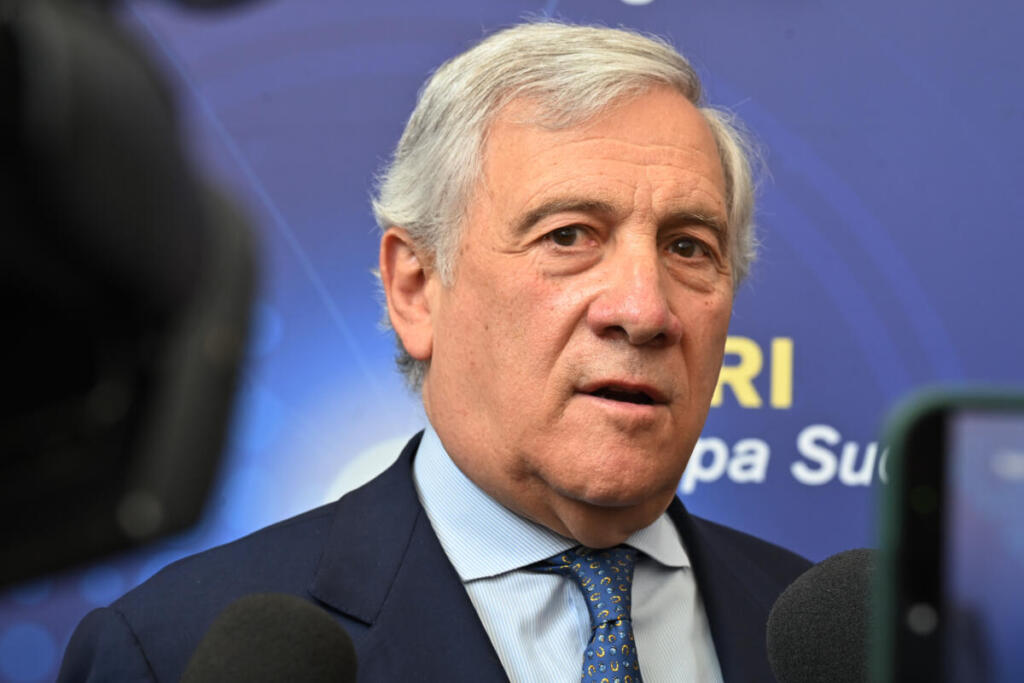 Tajani: "Nessuno si fa intimidire dal Cremlino". Poi rilancia sulla legge elettorale
