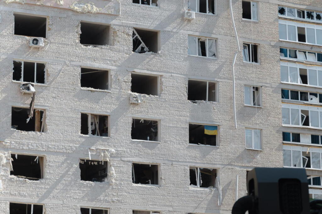 Ucraina, 76 navi russe colpite nel Mar d’Azov. Mosca bombarda Kiev e i porti di Odessa