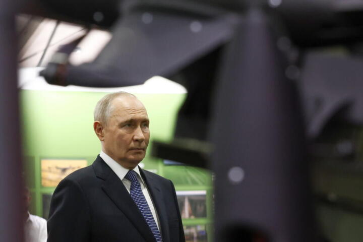 Il Presidente russo Putin incontra il massimo diplomatico nordcoreano al Cremlino