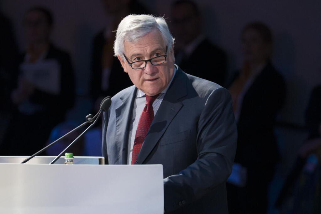 Mosca espelle due funzionari italiani, Tajani: “Ritorsione plateale”. Nuovi raid russi sulle città ucraine