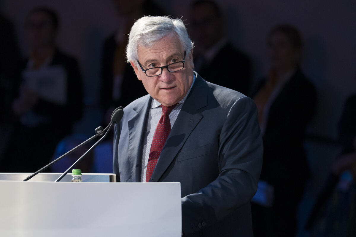 Mosca espelle due funzionari italiani, Tajani: “Ritorsione plateale”. Nuovi raid russi sulle città ucraine