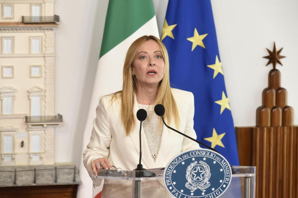 Bologna, scontri dopo la morte di Fakir. Meloni: "Verità senza sconti, ma la violenza è inaccettabile"