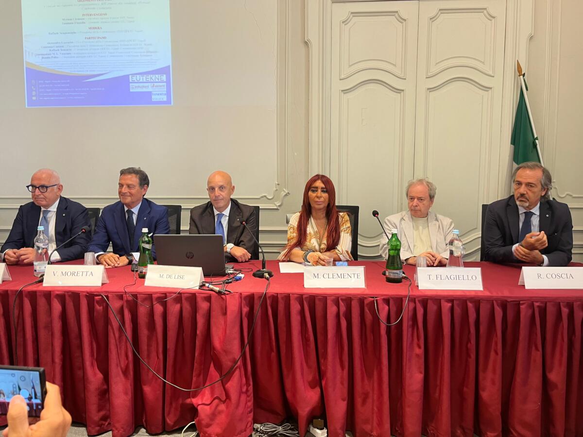 da sinistra: Vittorio Genna, Vincenzo Moretta, Matteo De Lise, Myriam Clemente, Tommaso Flagiello e Roberto Coscia