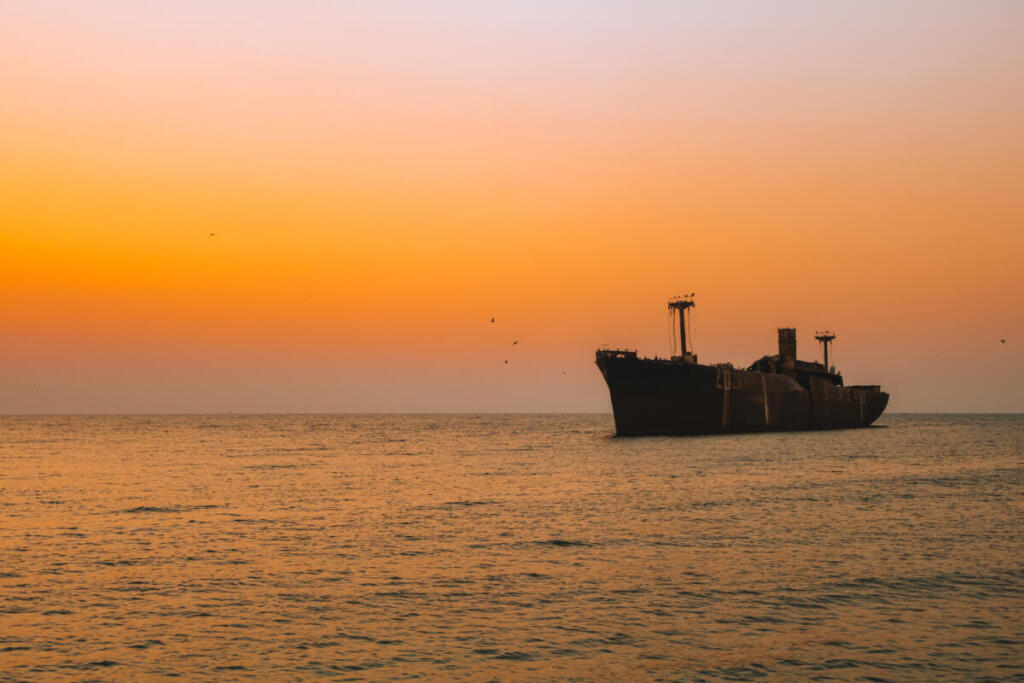 Attaccata nel Mar Rosso una nave mercantile, gli Houthi yemeniti uccidono 16 soldati governativi