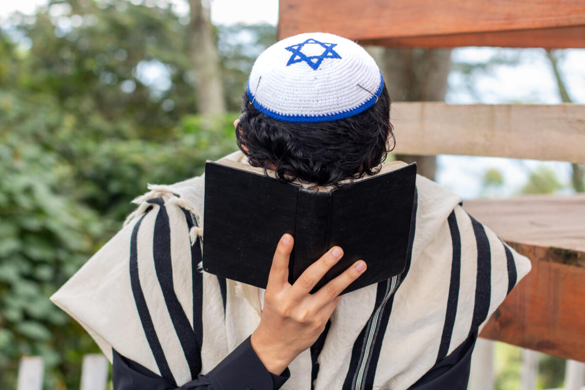 Antisemitismo in crescita: il Regno Unito registra l’aumento più alto tra le grandi comunità della diaspora