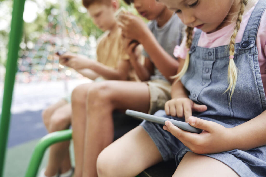 Stop ai dispositivi digitali sotto i tre anni, al Senato una proposta di legge per proteggere lo sviluppo dei bambini