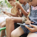 Stop ai dispositivi digitali sotto i tre anni, al Senato una proposta di legge per proteggere lo sviluppo dei bambini