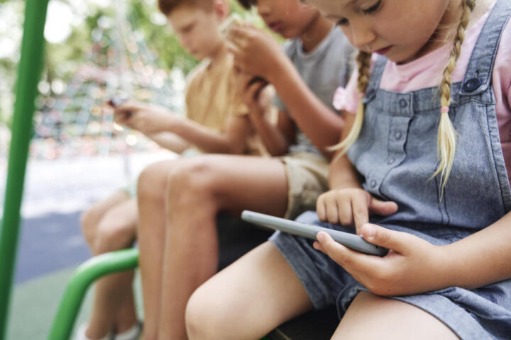 Stop ai dispositivi digitali sotto i tre anni, al Senato una proposta di legge per proteggere lo sviluppo dei bambini