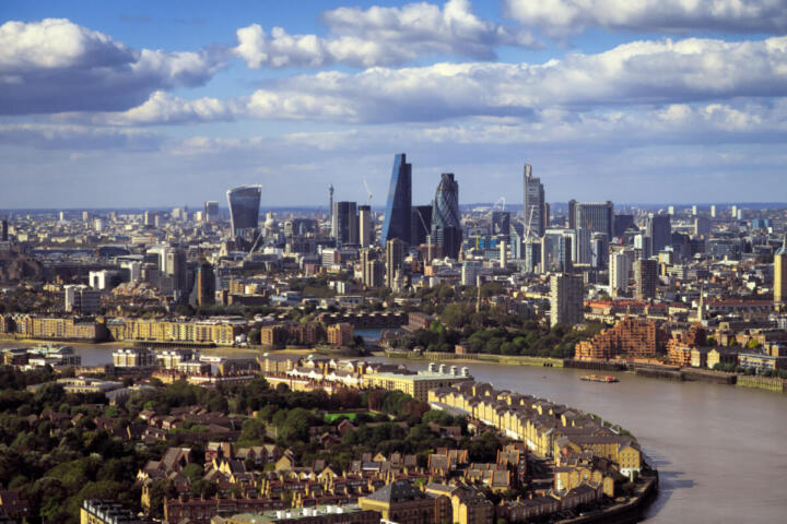 Londra perde abitanti: primo calo demografico dal 2021, mentre il resto dell’Inghilterra cresce