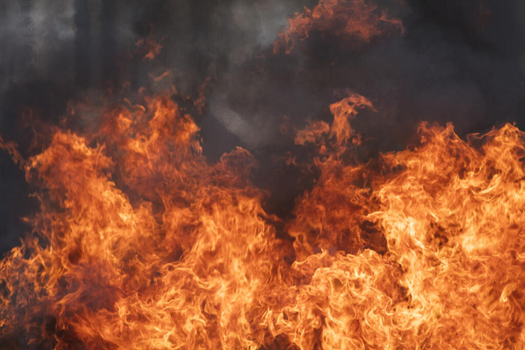 Incendi in Francia e Spagna, evacuate oltre 50mila persone. Chiesto l’intervento dell’Ue, Sánchez: “situazione drammatica”
