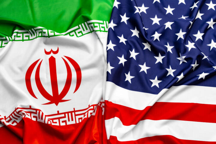 Tregua tra Iran e Usa, petrolio in calo. Teheran: “Washington esclusa dai colloqui su Hormuz”