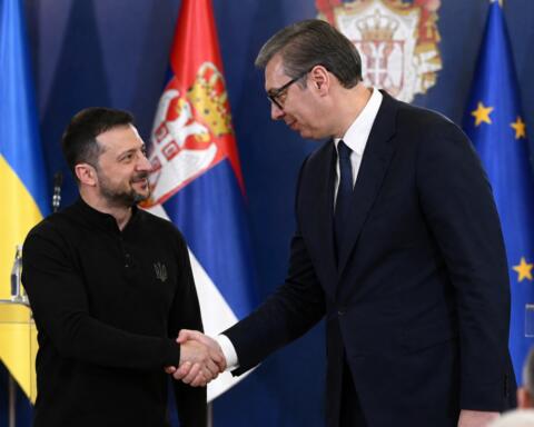 I leader di Serbia e Ucraina si impegnano a rafforzare i legami economici ma nessuna sanzione contro la Russia