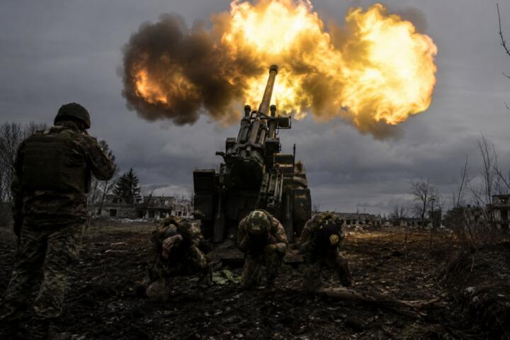 Ucraina, nuove sanzioni Ue contro Mosca. Trump frena sui Patriot, Kiev colpisce in profondità