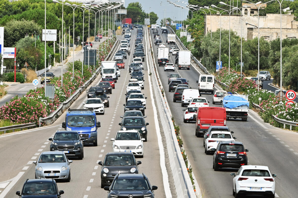 Esodo di Ferragosto, 25 milioni in viaggio: traffico da bollino nero e afa fino a 40 gradi