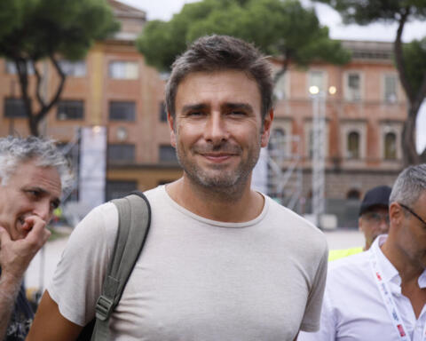 Di Battista da Cuba: “Ce la metterò tutta per tornare presto”