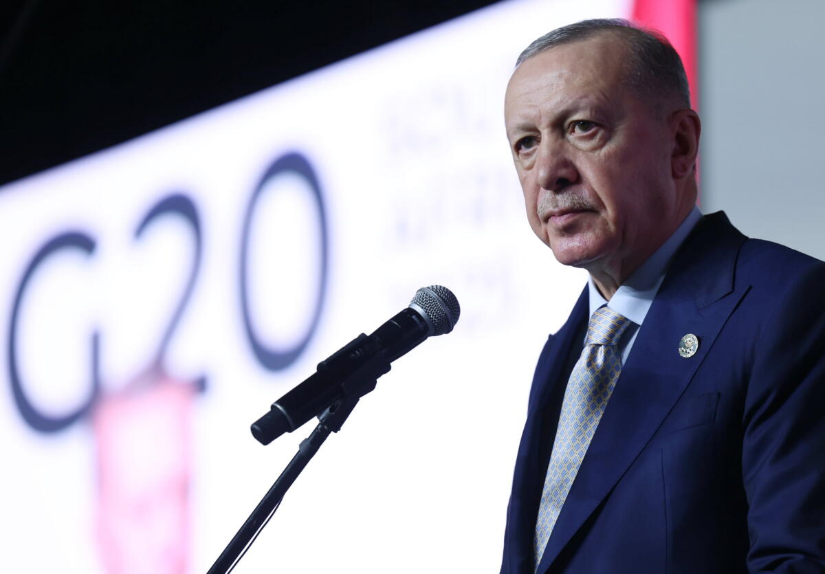 Erdogan in Arabia Saudita, verso un patto di difesa con Riad e Pakistan. IranWire: "Khamenei in condizioni critiche"