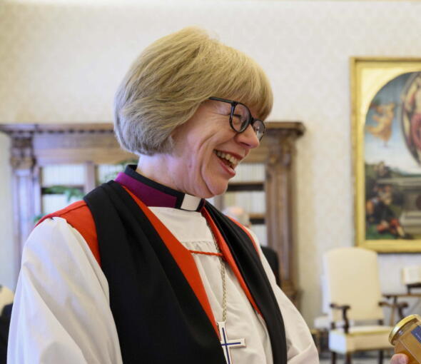 L'Arcivescova di Canterbuty chiude il tour africano con un appello alla pace e difende il fondo della Chiesa per la tratta degli schiavi