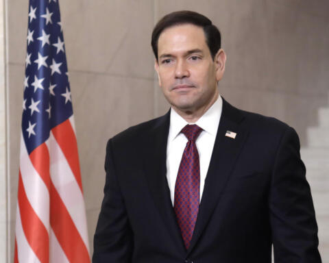 Usa-Iran, Rubio: “Per ora niente nuovi attacchi”. Teheran sfida Washington su Hormuz