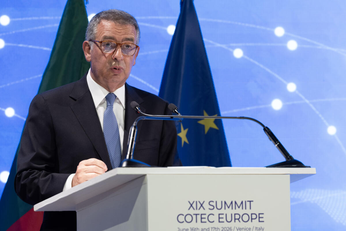 Portogallo, il presidente Seguro promulga la legge sul volto scoperto: polemiche sul 'burqa law'