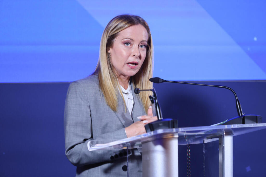 Ucraina, Meloni alla Coalizione dei volenterosi: “Più sanzioni a Mosca, avanti verso una pace giusta”