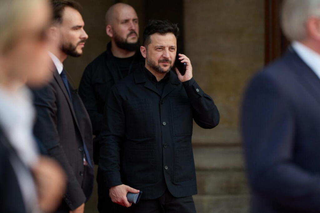 Ucraina, i Volenterosi a Kiev nel 35° anniversario dell’indipendenza. Zelensky: “Non soggiaceremo mai agli stivali dello zar”