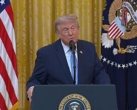 Pezeshkian sfida le sanzioni Usa: “Non otterranno nulla”. Trump: “Non ho fretta per un accordo”