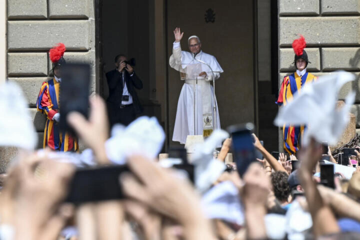Leone XIV richiama il mondo alla solidarietà: “Spezzare il pane della pace”