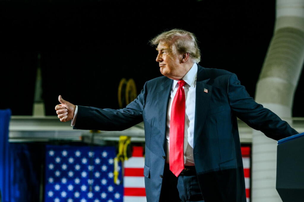 Trump lancia il “D-Day economico” contro l’Iran, Teheran: “Terrorismo che minaccia l’economia globale”