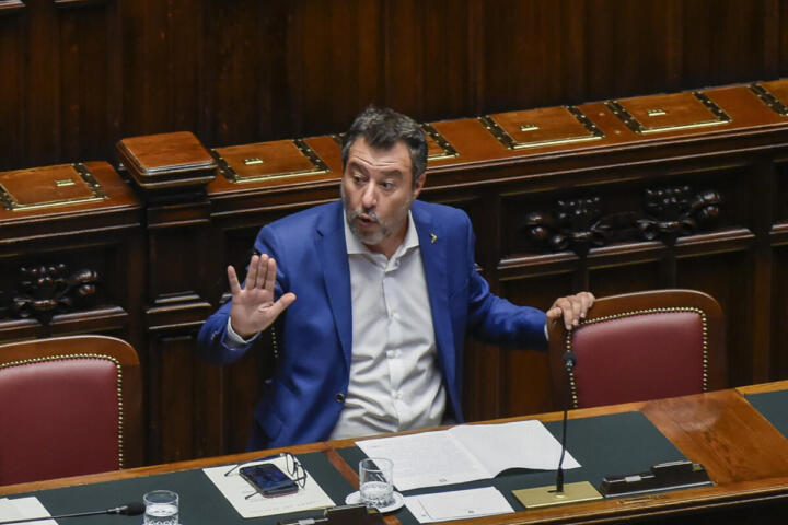 Nuovo Codice della strada, Salvini: “Niente PEC obbligatoria per patente e veicoli”