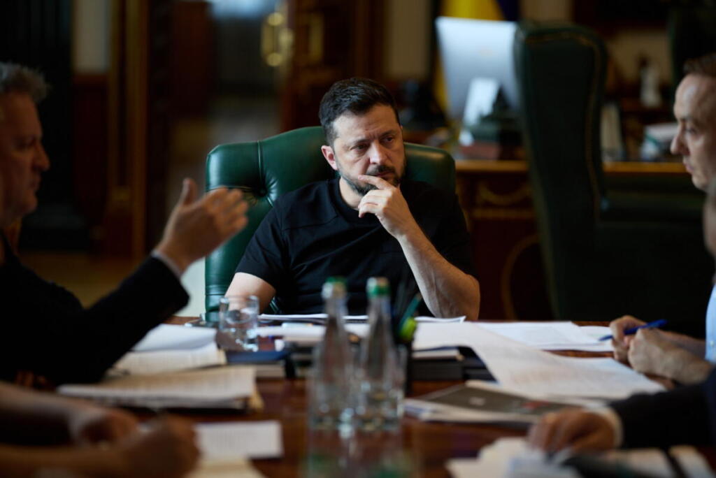 Ucraina, Mosca boccia il piano di Zelensky: “Il Donbass è russo, truppe Nato inaccettabili”