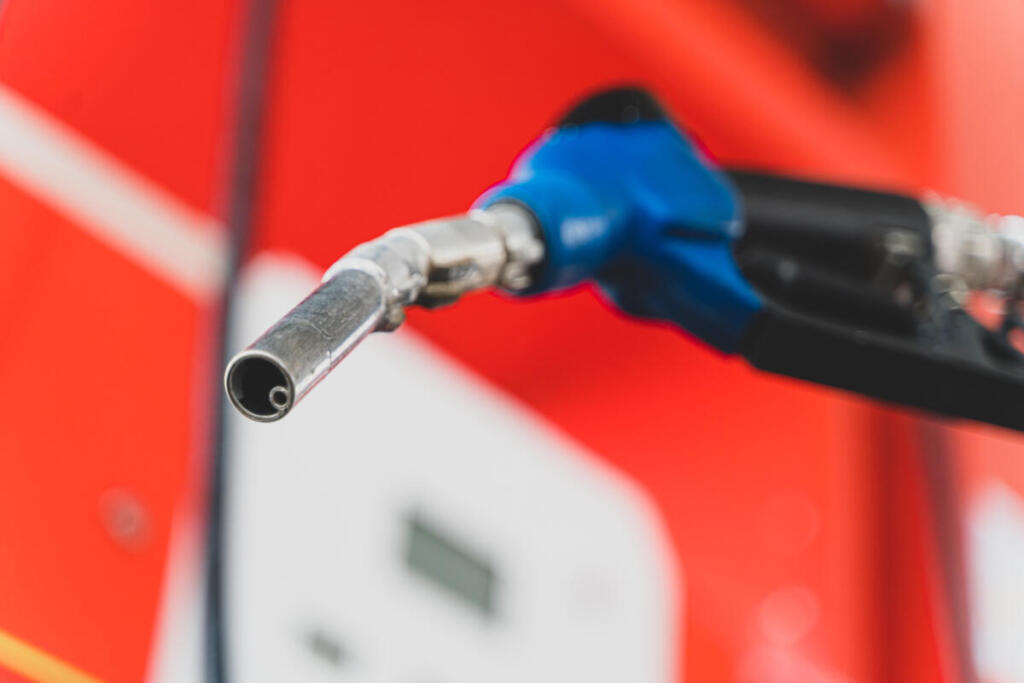 Benzina adulterata, scattano i controlli della Guardia di Finanza: sequestrate oltre 10 tonnellate di carburante irregolare