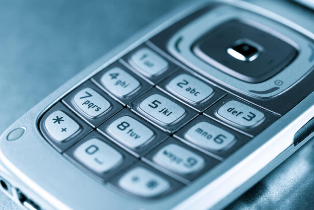 “Non chiamarmi senza avvisare”. Il nuovo galateo del telefono