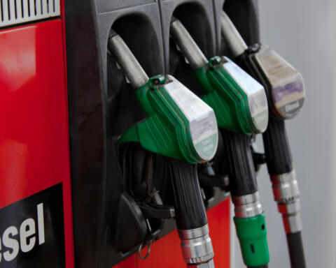 Diesel, sconto fino al 5 settembre. Scontro Lega-FI sugli extraprofitti, Tajani: “Parola da Unione Sovietica”