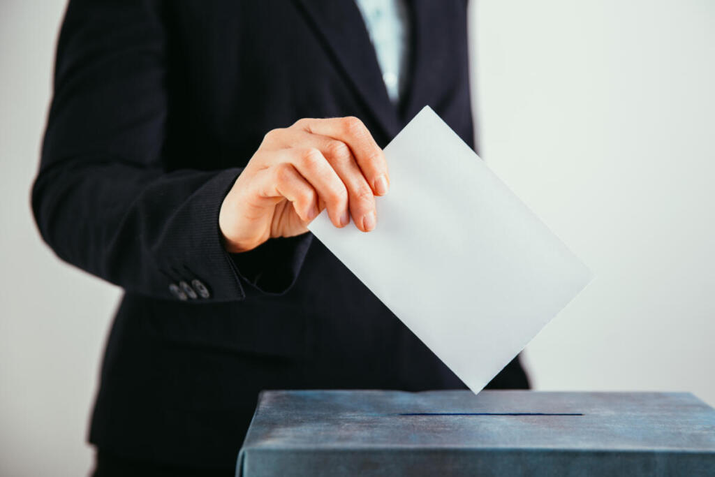 Svizzera al voto: la neutralità sotto esame tra pressioni globali e timori d’isolamento