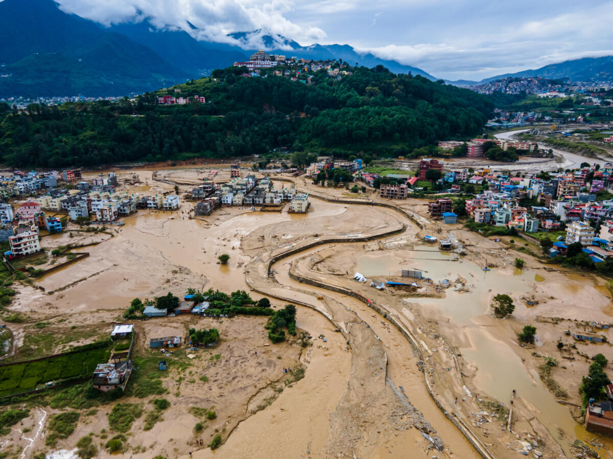 Nepal, oltre 360 morti e 1.400 dispersi: tre italiani irreperibili