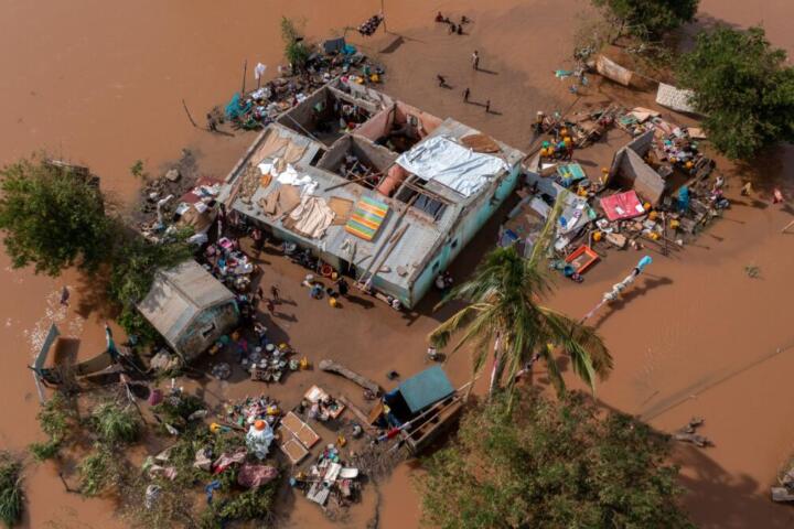 Nepal, sale a 633 il bilancio della catastrofe: 3.000 dispersi, oltre 900 operai intrappolati nei tunnel