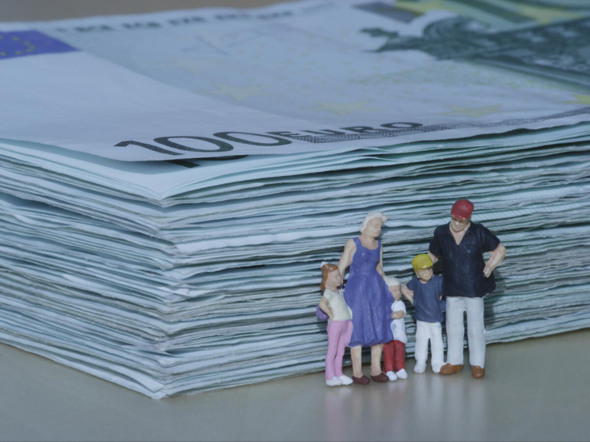 Famiglie, le spese obbligate si mangiano il 42% dei consumi