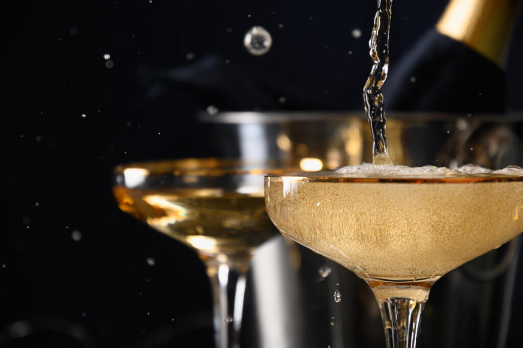 Champagne, vendemmia anticipata: caldo record e siccità stravolgono il calendario. “L’acidità è crollata”