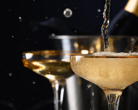 Champagne, vendemmia anticipata: caldo record e siccità stravolgono il calendario. “L’acidità è crollata”