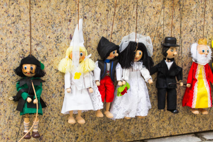 New York, puppet show “family‑friendly” diventa propaganda anti‑Israele: madre sconvolta denuncia contenuti “antisemiti”